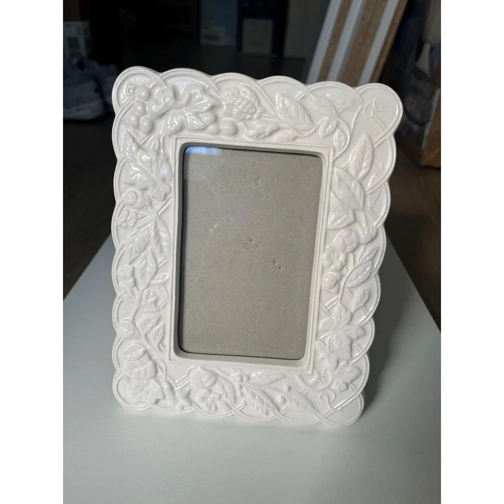 White Floral pattern ceramic frame 